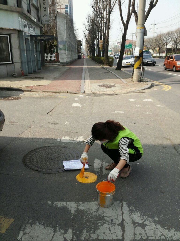 장안구&#44; 지적도근점 도색 작업 실시